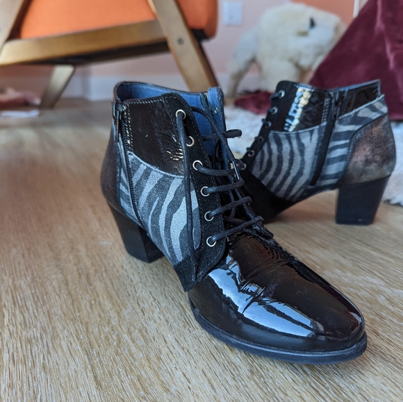 Boots - Size 37 - Unity In Diversity - Picture 2 of 3